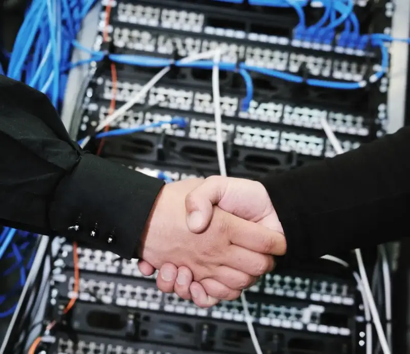 Two persons shaking hands, agreeing on Web Hosting